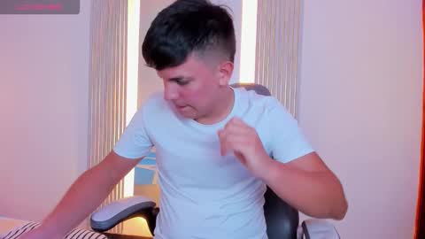 dantestone1 online show from December 5, 2:47 pm