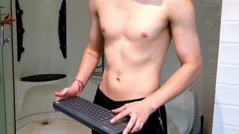 Snapshot of danutu09 chatting on March 24, 9:31 pm PlayWithMe online show from March 24, 9:31 pm