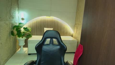 Dany online show from November 27, 1:24 pm