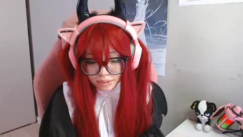 danyelleeyermann online show from April 30, 1:17 pm