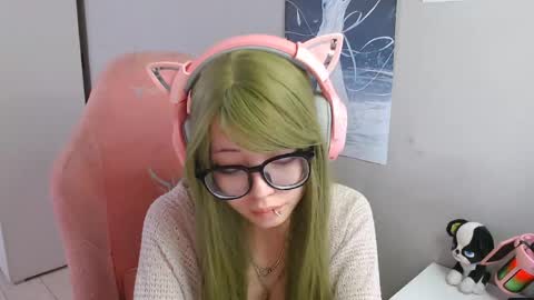 danyelleeyermann online show from May 11, 1:06 pm