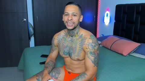 Snapshot of danyfitguy_ chatting on December 18, 11:40 pm danyfitguy_ online show from December 18, 11:40 pm
