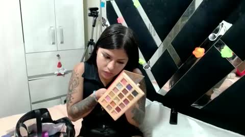 daphne877046 online show from April 23, 1:51 am