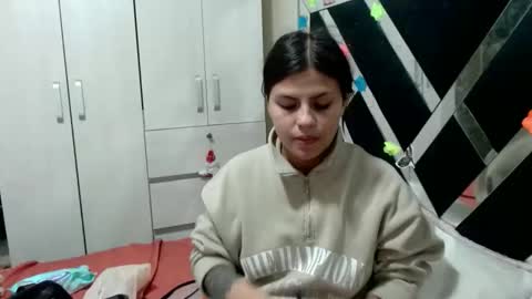 daphne877046 online show from April 27, 10:41 pm
