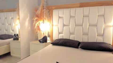 daphne_and_roger online show from September 22, 11:34 am