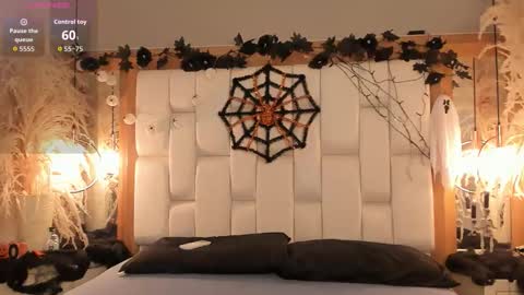 daphne_and_roger online show from October 22, 11:21 am