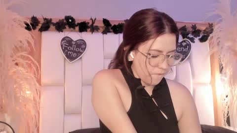 daphne_and_roger online show from April 30, 11:38 am