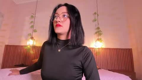 Snapshot of daphne_courtis chatting on June 22, 3:25 am Daphne online show from June 22, 3:25 am