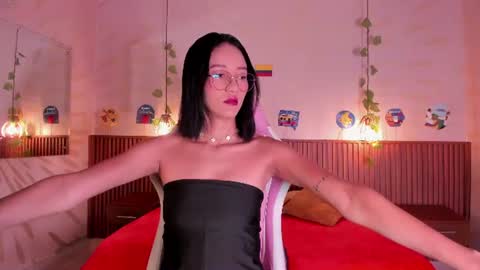 Snapshot of daphne_courtis chatting on July 17, 3:02 am Daphne online show from July 17, 3:02 am