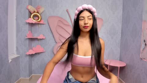 Snapshot of daphne_fox_ chatting on December 19, 10:24 am Daphne  online show from December 19, 10:24 am