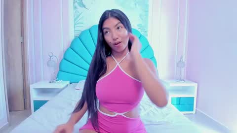 Snapshot of daphne_fox_ chatting on January 7, 5:42 pm Daphne  online show from January 7, 5:42 pm
