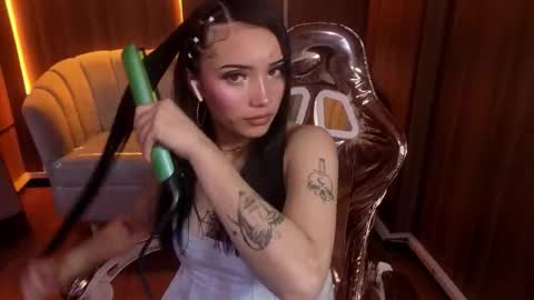 daphne_nicole_b online show from March 25, 1:17 pm