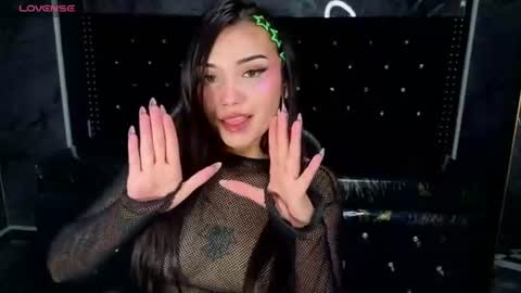 daphne_nicole_b online show from June 19, 1:04 pm