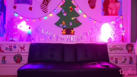 Snapshot of daphnemadison chatting on December 19, 9:06 pm Daphne Madison online show from December 19, 9:06 pm