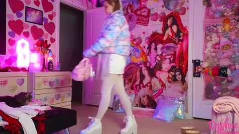 Snapshot of daphnemadison chatting on February 6, 11:15 pm Daphne Madison online show from February 6, 11:15 pm