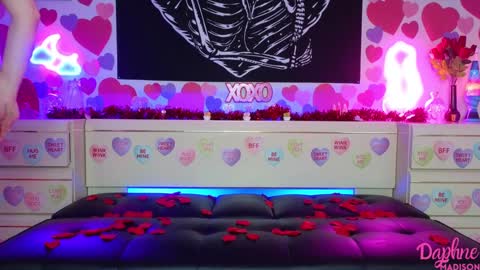 Snapshot of daphnemadison chatting on February 10, 8:42 pm Daphne Madison online show from February 10, 8:42 pm