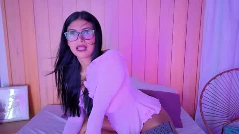 Snapshot of daphnevans chatting on November 28, 3:53 am Daphne online show from November 28, 3:53 am