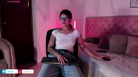 Snapshot of dapnne_ chatting on November 30, 11:58 am Daphne online show from November 30, 11:58 am