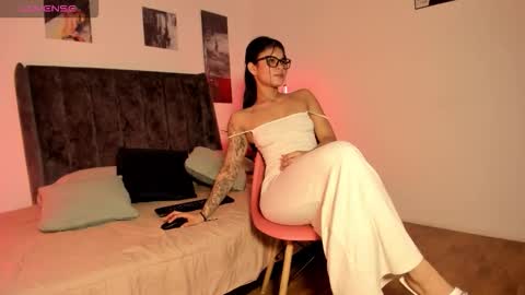 Snapshot of dapnne_ chatting on December 3, 8:29 pm Daphne online show from December 3, 8:29 pm