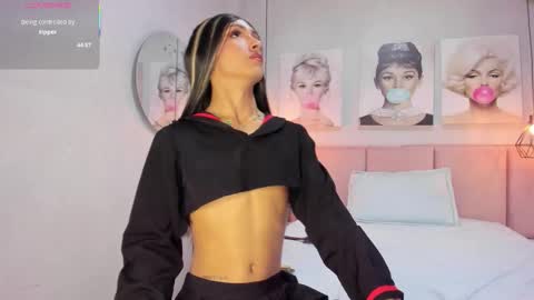 Snapshot of dara_petite_ chatting on November 6, 3:29 am online show from November 6, 3:29 am