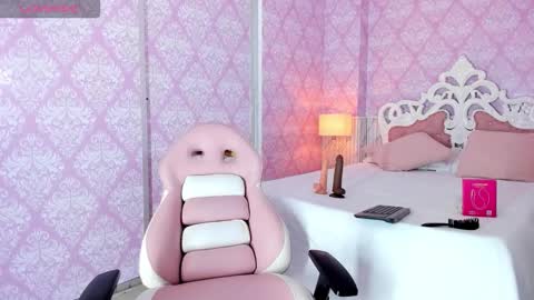 Snapshot of dara_petite_ chatting on November 9, 12:42 am online show from November 9, 12:42 am