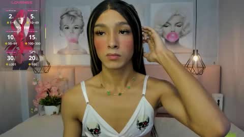 Snapshot of dara_petite_ chatting on November 21, 9:13 pm online show from November 21, 9:13 pm