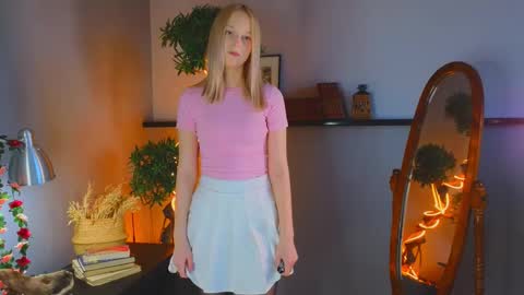 Snapshot of darceyheyd chatting on October 18, 4:15 am Kami online show from October 18, 4:15 am