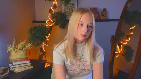 Snapshot of darceyheyd chatting on October 19, 4:13 am Kami online show from October 19, 4:13 am