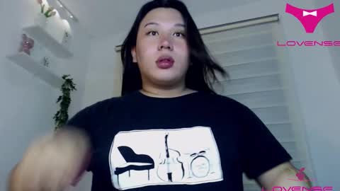 Snapshot of darcy_world chatting on December 1, 4:06 am DARCY online show from December 1, 4:06 am