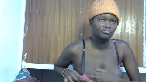 Snapshot of dare_daisy chatting on October 19, 12:44 am dare_daisy online show from October 19, 12:44 am