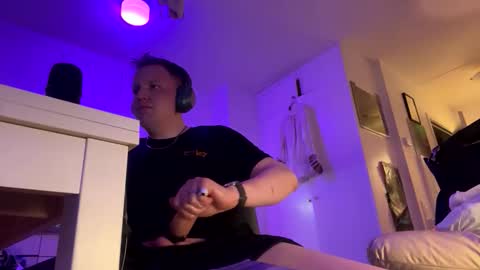 Snapshot of darhuset chatting on June 3, 12:57 am Darhuset online show from June 3, 12:57 am