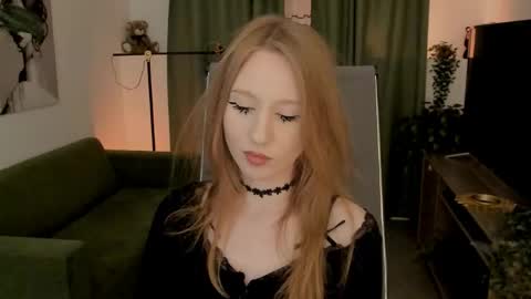 Snapshot of dariatate chatting on May 22, 12:00 pm Daria Tate online show from May 22, 12:00 pm