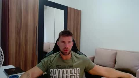 darius_94 online show from January 16, 7:23 am