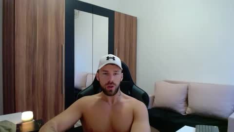 darius_94 online show from February 3, 6:40 am