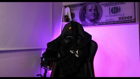 Darius Phoenix  online show from February 13, 7:03 am