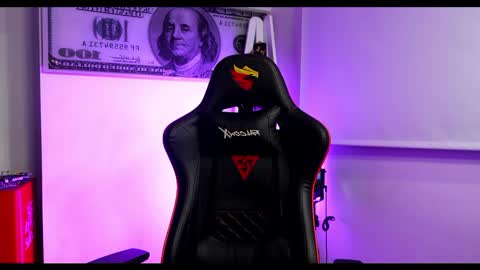 Darius Phoenix  online show from February 18, 10:05 am