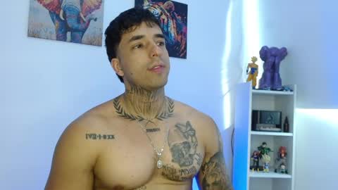 Darius Phoenix  online show from May 30, 9:12 pm