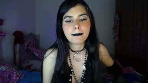Snapshot of dark_angel_66 chatting on November 11, 10:21 pm Moony online show from November 11, 10:21 pm