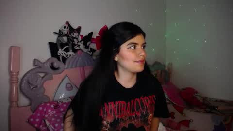 Snapshot of dark_angel_66 chatting on November 16, 6:08 am Moony online show from November 16, 6:08 am