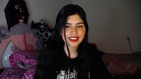 Snapshot of dark_angel_66 chatting on December 14, 9:41 pm Moony online show from December 14, 9:41 pm