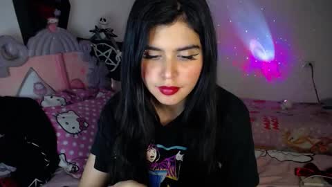 Snapshot of dark_angel_66 chatting on December 17, 11:00 pm Moony online show from December 17, 11:00 pm