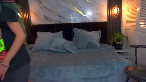 Snapshot of dark_dominika chatting on June 16, 7:38 pm dark_dominika online show from June 16, 7:38 pm