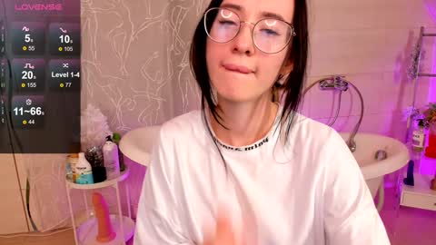 Lola online show from December 28, 3:48 pm