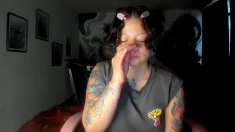 Snapshot of dark_miau chatting on December 4, 9:45 pm miau online show from December 4, 9:45 pm