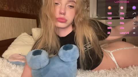 Snapshot of dark_side1213 chatting on December 4, 7:45 pm Darkside online show from December 4, 7:45 pm