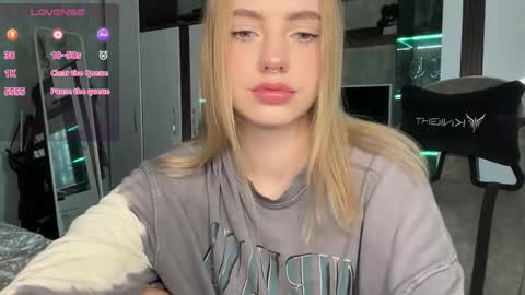 Snapshot of dark_side1213 chatting on September 10, 8:47 am Darkside online show from September 10, 8:47 am