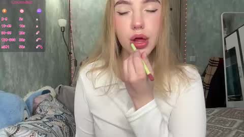 Snapshot of dark_side1213 chatting on October 4, 10:35 am Darkside online show from October 4, 10:35 am