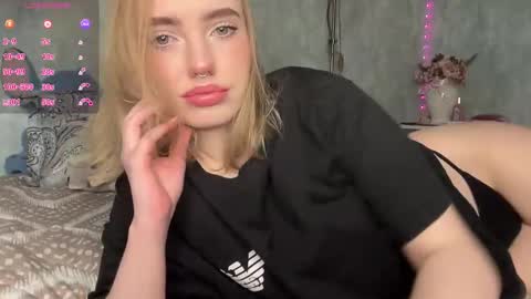 Snapshot of dark_side1213 chatting on October 14, 8:15 am Darkside online show from October 14, 8:15 am