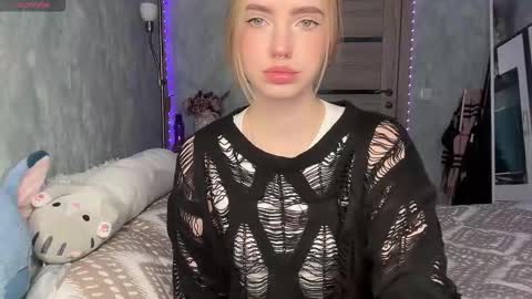 Snapshot of dark_side1213 chatting on November 5, 8:25 am Darkside online show from November 5, 8:25 am