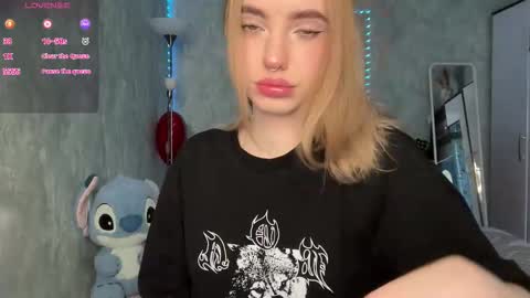 Snapshot of dark_side1213 chatting on November 25, 8:58 am Darkside online show from November 25, 8:58 am